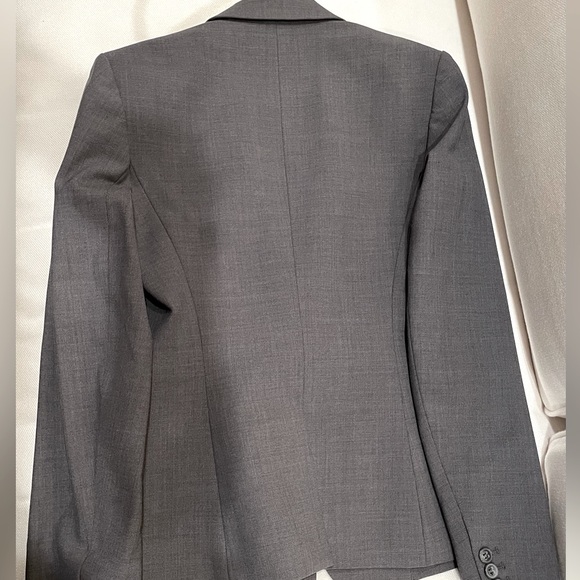 Theory Classic Grey Blazer - Size 2 - Picture 7 of 8